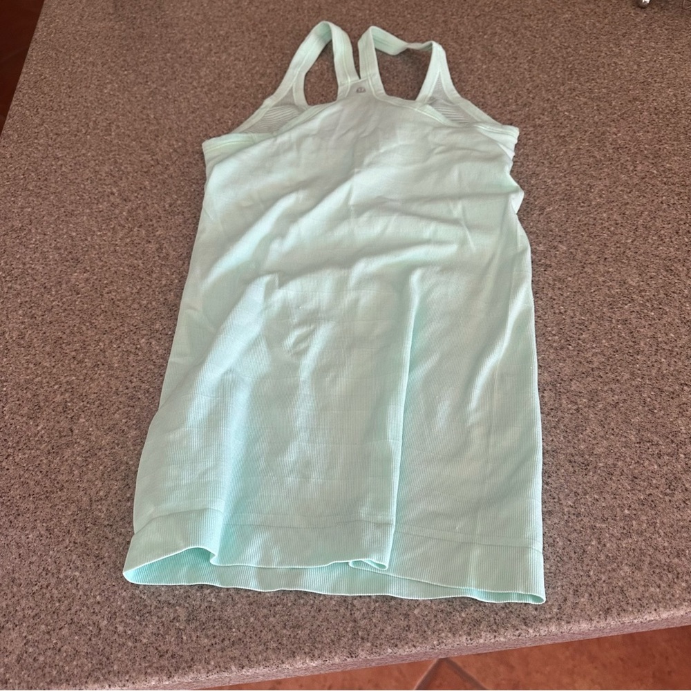 Lululemon RARE and in excellent condition women’s 4 Ebb to Street - Picture 4 of 4